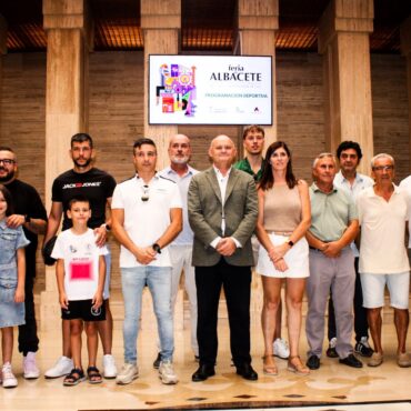 El concejal de Deportes, Francisco Villaescusa, ha presentado el calendario de l...