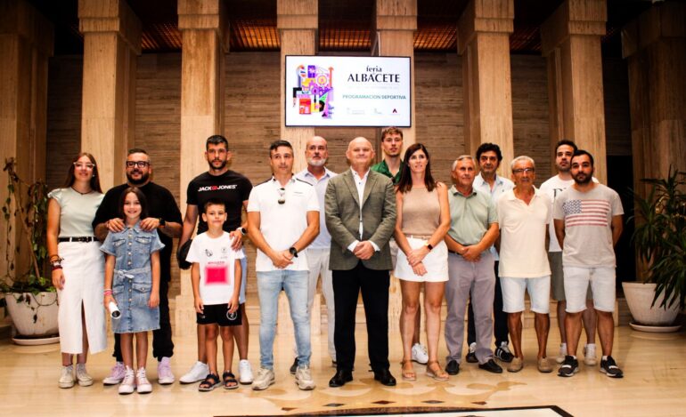 El concejal de Deportes, Francisco Villaescusa, ha presentado el calendario de l...