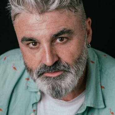 Albacete designa al artista Santi Flores como pregonero para la Feria de 2025.