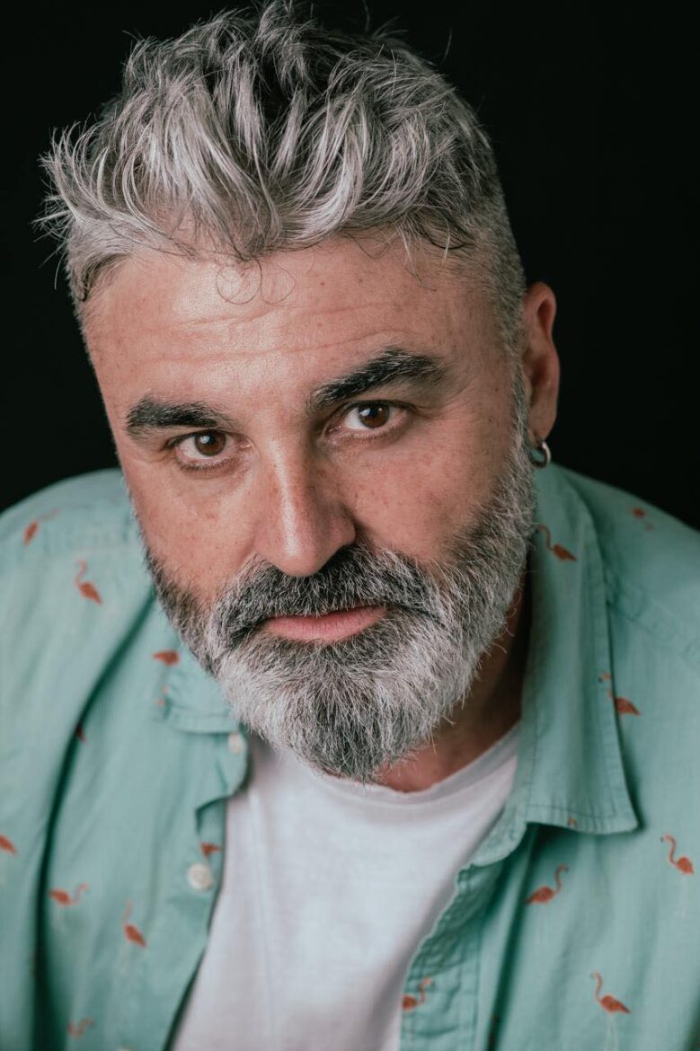 Albacete designa al artista Santi Flores como pregonero para la Feria de 2025.
