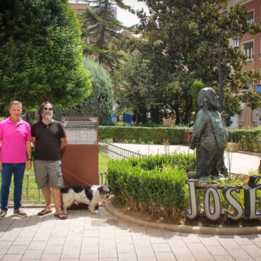 Albacete refuerza su homenaje a José Luis Cuerda con una nueva placa informativ...