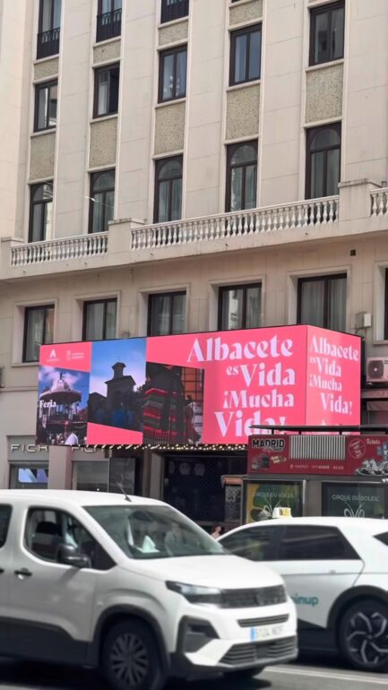 Albacete es Vida, ¡Mucha vida!

El Ayuntamiento de Albacete durante esta semana ...