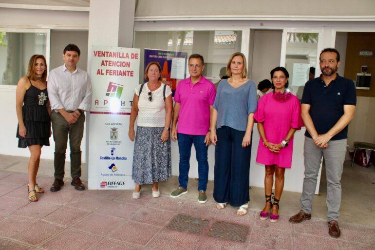 El alcalde Manuel Serrano ha puesto en valor el trabajo que hay detrás de la Ofi...