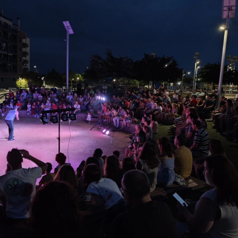 Ayuntamiento de Albacete presenta circo ochentero en barrio Medicina