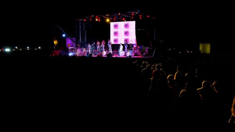 Campo de Criptana estalla de alegría, música, pólvora y espíritu yeyé para inaugurar su Feria y Fiestas 2025 - SURCO CLM, Diario digital