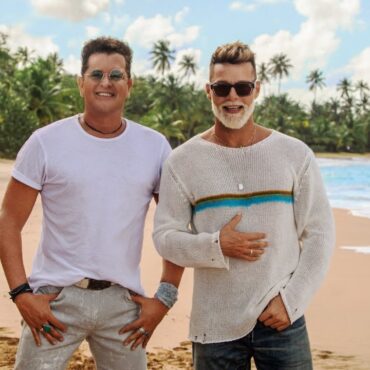 Carlos Vives, Ricky Martin - Canción Bonita (Official Video)