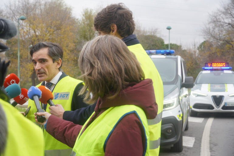 Controles intensivos para evitar el alcohol y las drogas al volante
						
								Fecha actualización: 11 diciembre 2023
						Especialmente en estas fechas, en las que se celebran gran cantidad de reuniones con familiares y amigos en las que el alcohol suele estar presente, es importante recordar que, al volante, la única tasa segura es 0,0%.
El consumo de alcohol se mantiene como la segunda causa concurrente más frecuente en los siniestros de tráfico, habiendo estado presente en 3 de cada 10 siniestros con víctimas mortales en 2022.
Además, más de la mitad (51,9%) de los conductores fallecidos en carretera en 2022 dieron positivo en alcohol, drogas o psicofármacos, aisladamente o en combinación.
						
								
									
									Accidentes
									    Seguridad Vial
									    Urbana
									    Alcohol
									    Autopistas/Autovías
									    Campaña
									    Control
									    denuncias
									    Drogas
									    interurbana
									    Vía Convencional
									    vigilancia
									    
							
						
			
				
					 
						 
							X
						
					
					
						 
						Facebook
						
						
					
					
						 
							Mail
						
					
					
						 
							Copiar URL
	
					
					
						 
							Mostrar QR
						
					
				
			
			
				
					
						 Ampliar letra