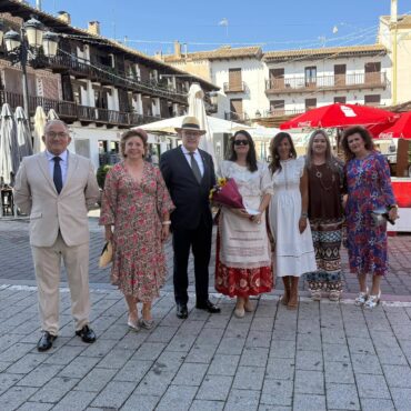 La diputada regional María Gil Martínez y la diputada provinvial y alcaldesa de ...
