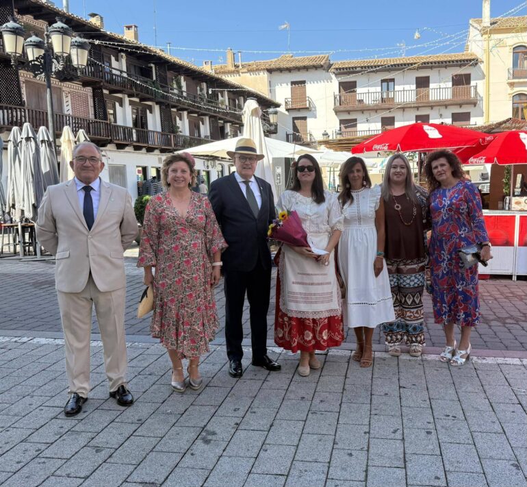 La diputada regional María Gil Martínez y la diputada provinvial y alcaldesa de ...
