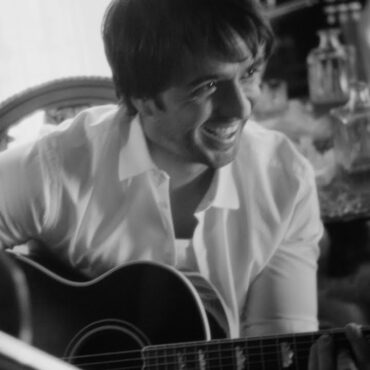 Luis Fonsi - Corazón En La Maleta
