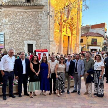 El diputado nacional del PP por Albacete Antonio Martínez Gómez, junto con los d...