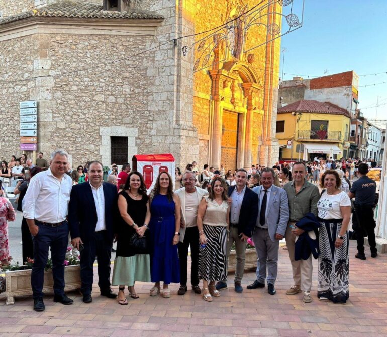 El diputado nacional del PP por Albacete Antonio Martínez Gómez, junto con los d...
