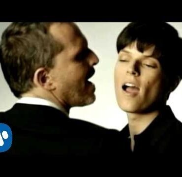 Miguel Bose - Como un lobo [Dueto 2007] (Video clip)