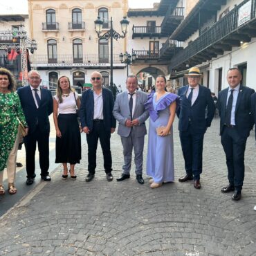 Los parlamentarios nacionales del PP ppr Albacete Carmen Navarro Lacoba y Valent...