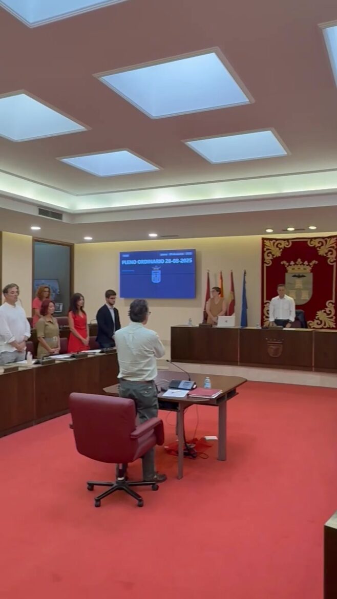 El Pleno ha dado comienzo con un minuto de silencio, gesto de denuncia ante la...