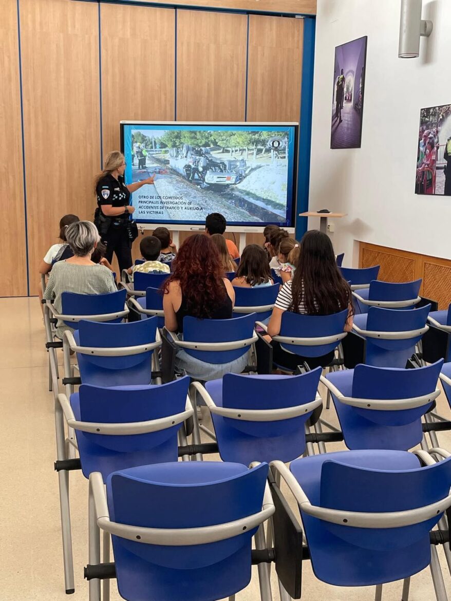 Hoy hemos podido disfrutar de la visita de la escuela de verano “Cuca Daro” nues...