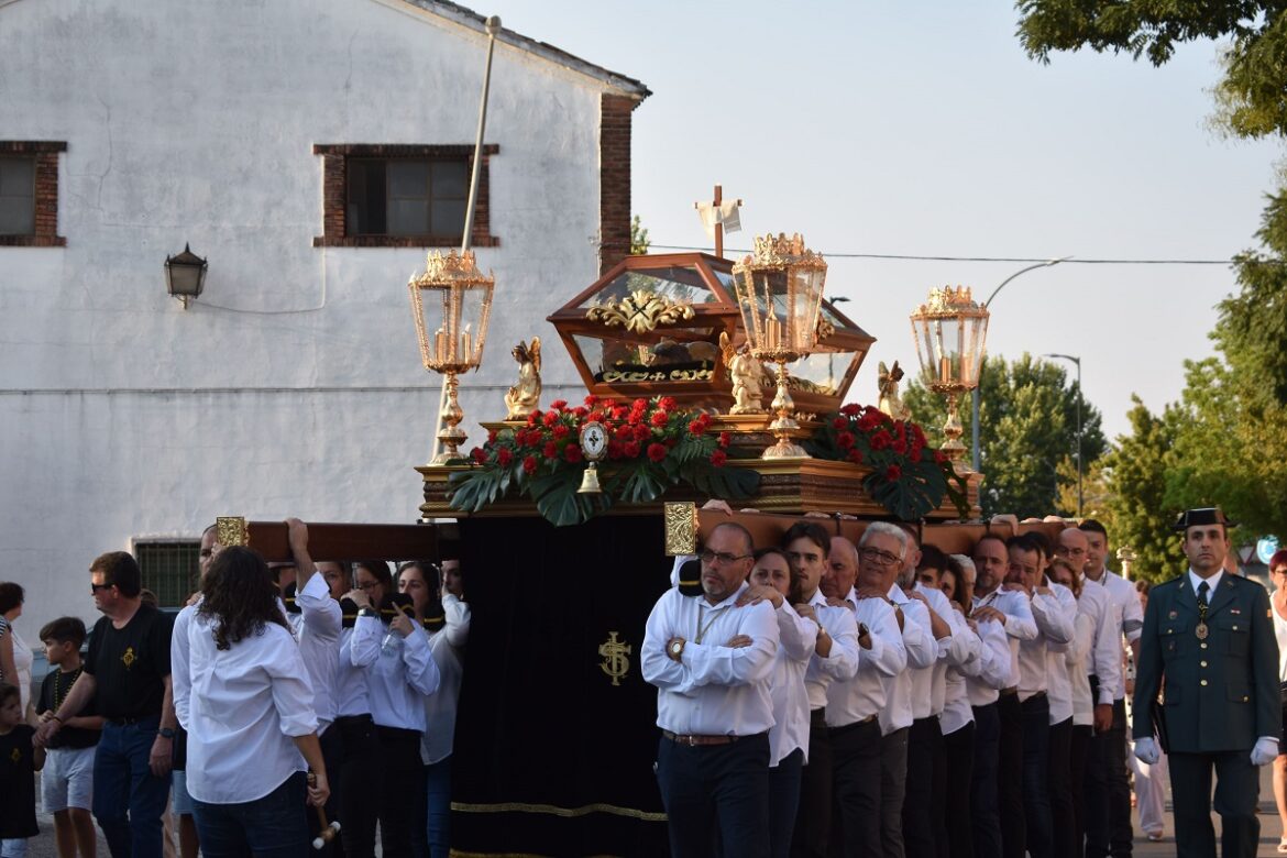 La Cofradía del Santo Sepulcro de Quintanar de la Orden celebra su 50 aniversario con una Procesión Ayuntamiento de Quintanar de la Orden - SURCO CLM, Diario digital