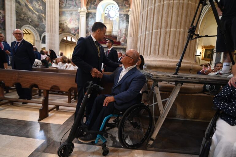 El alcalde Manuel Serrano López  ha participado en la Misa en honor a la Virgen...
