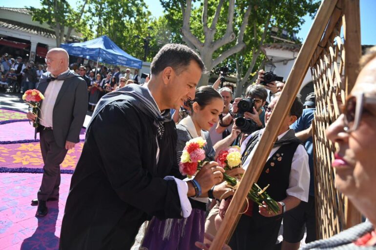 Serrano agradece a la Peña ‘El Templete’ por 37 años de devoción en la ofrenda d...