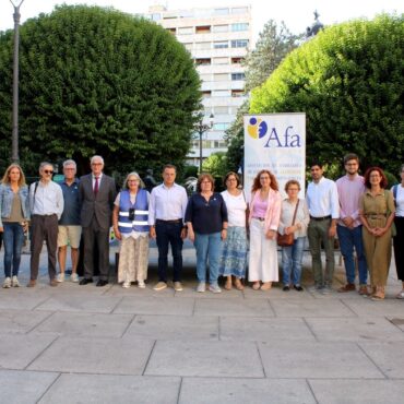 Con motivo del Día Mundial del Alzheimer, el alcalde de Albacete, Manuel Serran...
