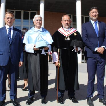 El alcalde de Albacete, Manuel Serrano, ha participado en el solemne acto de ap...