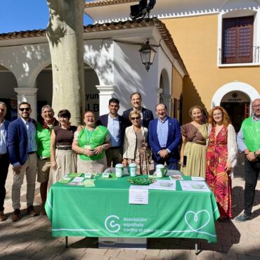 Participamos en la tradicional cuestación de Feria de la Asociación Contra el C...