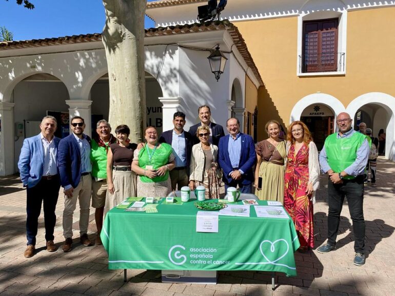 Participamos en la tradicional cuestación de Feria de la Asociación Contra el C...