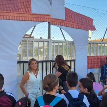 La concejala Rodríguez de Vera destaca el valor educativo del proyecto ferial d...