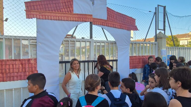 La concejala Rodríguez de Vera destaca el valor educativo del proyecto ferial d...