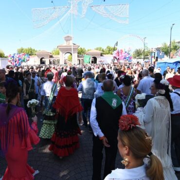 Serrano celebra un “día histórico” en la Feria con récord de 430.000 asistentes ...