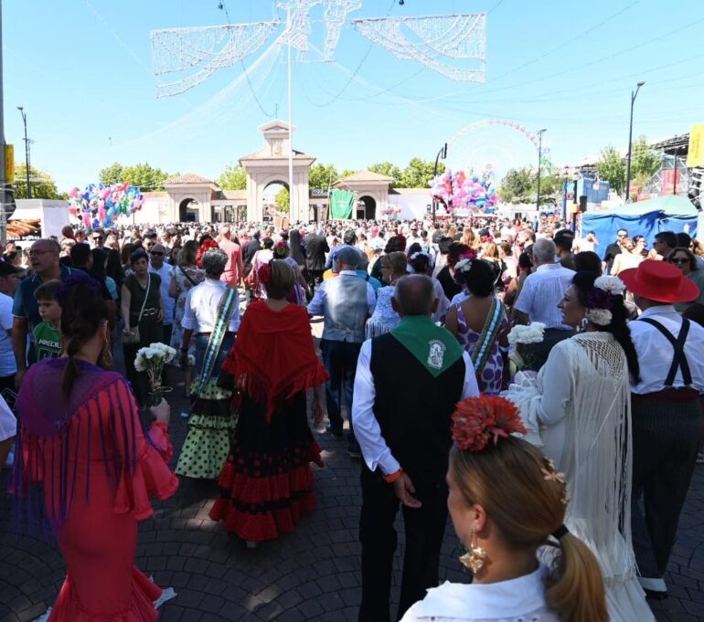 Serrano celebra un “día histórico” en la Feria con récord de 430.000 asistentes ...