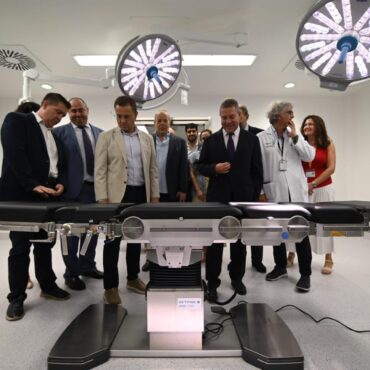 El alcalde de Albacete, Manuel Serrano, ha acompañado hoy al presidente de Cast...