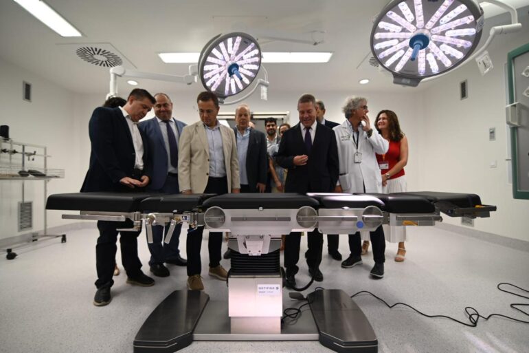 El alcalde de Albacete, Manuel Serrano, ha acompañado hoy al presidente de Cast...