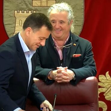 Exigimos un pronunciamiento del alcalde ante la apología franquista de uno de lo...