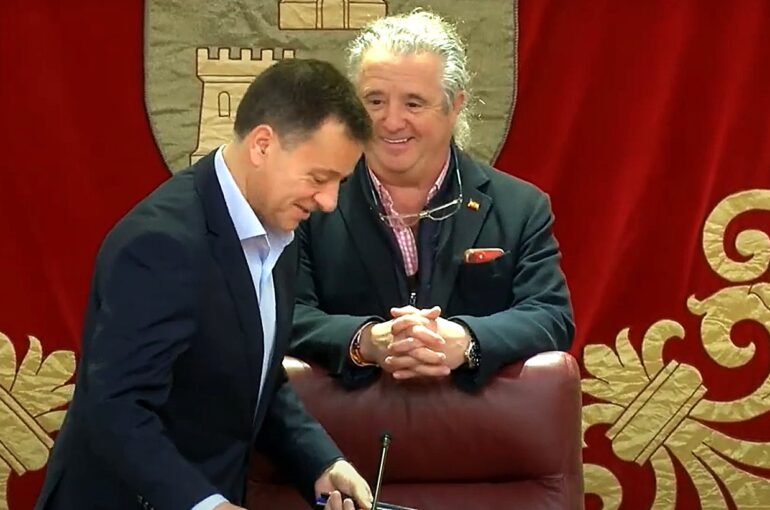 Exigimos un pronunciamiento del alcalde ante la apología franquista de uno de lo...