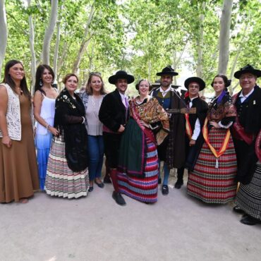 Serrallé ensalza el traje manchego como símbolo de identidad durante la Feria 
 ...