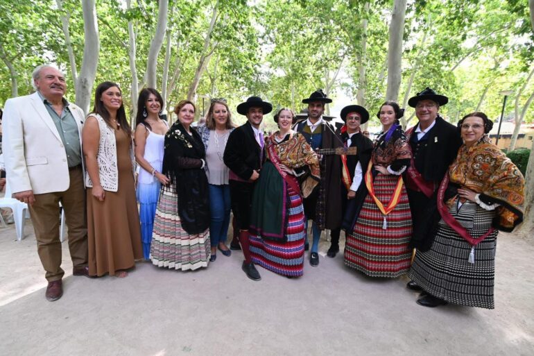 Serrallé ensalza el traje manchego como símbolo de identidad durante la Feria 
 ...