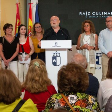 El Gobierno regional impulsa una novedosa visita guiada a la Feria de Albacete para usuarios de los centros de mayores - SURCO CLM, Diario digital