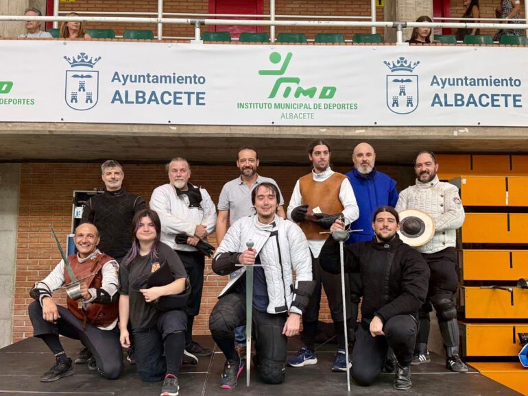 Calero celebra la esgrima antigua en la Feria Deportiva 
 • El concejal de Proxi...