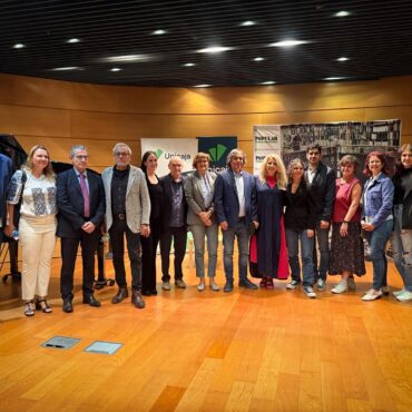 𝐋𝐚 𝐩𝐨𝐞𝐬𝐢́𝐚 𝐬𝐞 𝐝𝐚 𝐜𝐢𝐭𝐚 𝐞𝐧 𝐀𝐥𝐛𝐚𝐜𝐞𝐭𝐞

El Aula de Cultura de Unicaja ha acogido la g...