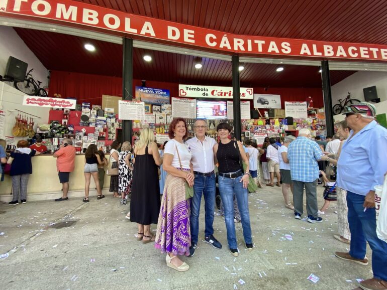 Hemos visitado la Tómbola de Cáritas Diocesana de Albacete, que a falta de 2&#x2...