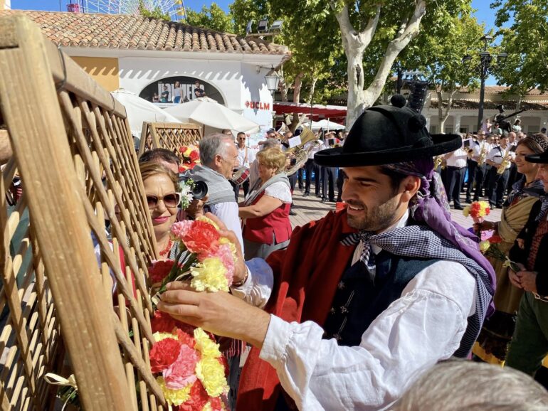 La #FeriaDeAlbacete ha vivido su #OfrendaDeFlores y el Grupo Municipal Socialist...