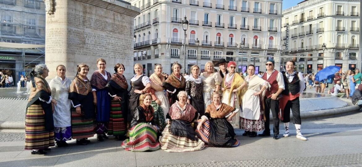 En el día de ayer, acompañamos a nuestros vecinos y vecinas de la Avcu Barrio d...