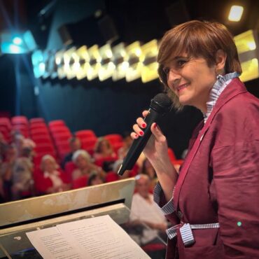 𝐀𝐥𝐛𝐚𝐜𝐞𝐭𝐞 𝐫𝐢𝐧𝐝𝐞 𝐡𝐨𝐦𝐞𝐧𝐚𝐣𝐞 𝐚 𝐬𝐮𝐬 𝐩𝐢𝐨𝐧𝐞𝐫𝐨𝐬 𝐝𝐞𝐥 𝐜𝐢𝐧𝐞 𝐝𝐞 𝐚𝐧𝐢𝐦𝐚𝐜𝐢𝐨𝐧

La concejala de Cu...