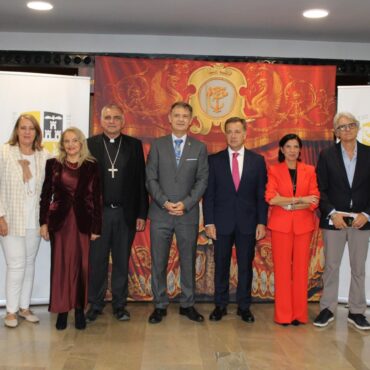 El alcalde Manuel Serrano ha felicitado al Ilustre Colegio Oficial de Médicos de...