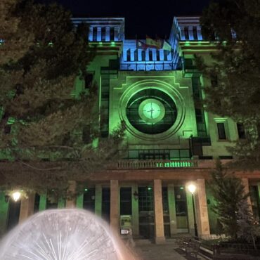 Con motivo de la celebración del Día Mundial de la Retina, se han iluminadolos e...