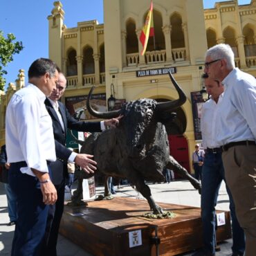 Inaugurada ‘Carasucia’, una escultura que rinde homenaje a la tauromaquia albace...