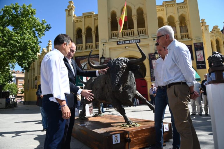 Inaugurada ‘Carasucia’, una escultura que rinde homenaje a la tauromaquia albace...