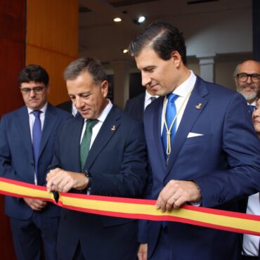 Tras la misa en honor a la Virgen de Los Llanos, el presidente provincial del PP...