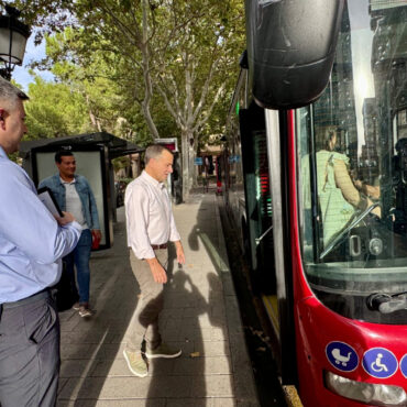 Dentro de la Semana Europea de la Movilidad, el alcalde de Albacete, Manuel Ser...